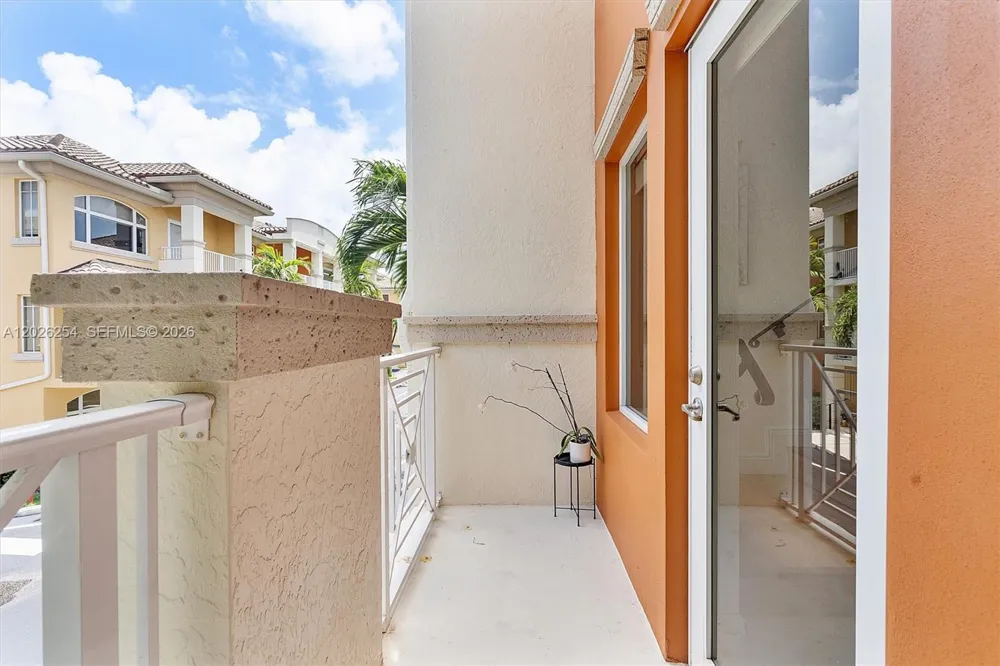 2704 NE 184th Ter Aventura, FL 33160