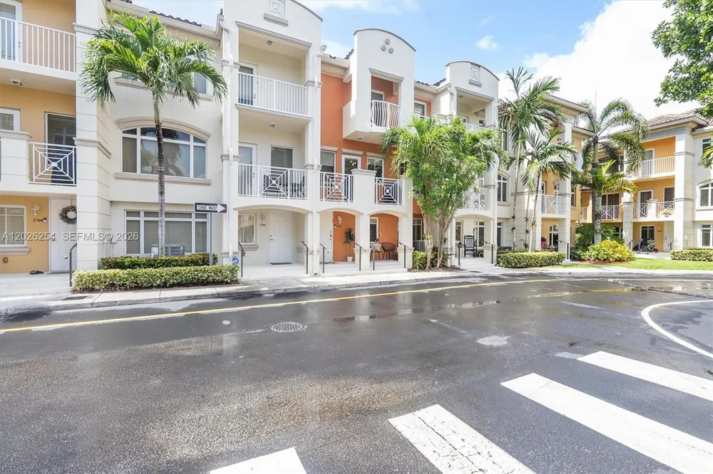 2704 NE 184th Ter Aventura, FL 33160