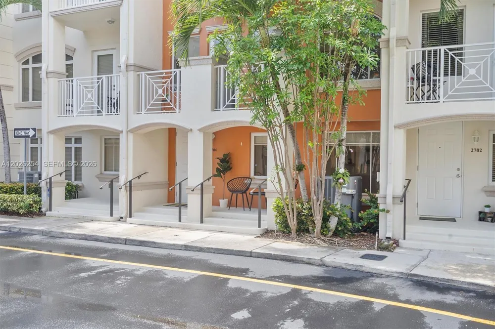 2704 NE 184th Ter Aventura, FL 33160
