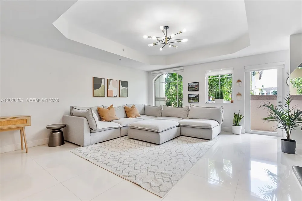 2704 NE 184th Ter Aventura, FL 33160