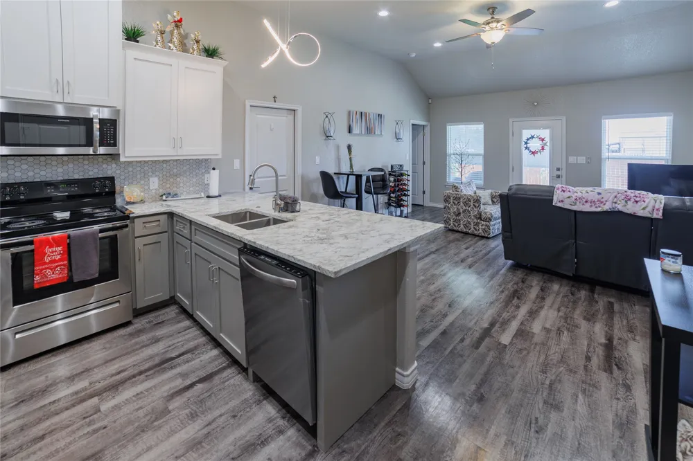 123 Navarro Crossing #12-A Seguin, TX 78155
