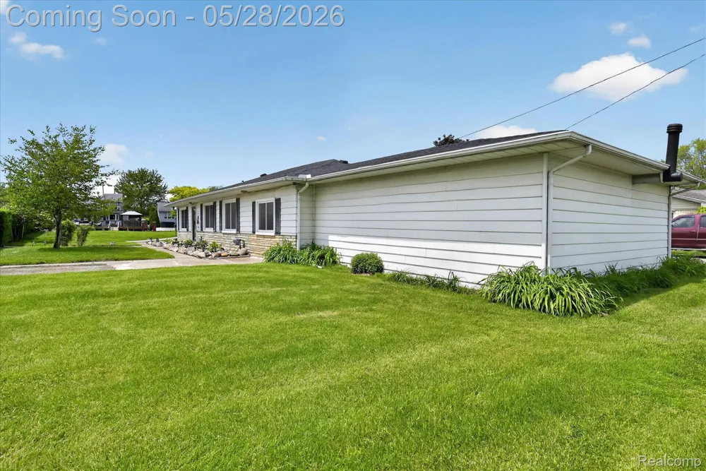 29886 Pointe Drive Gibraltar City, MI 48173