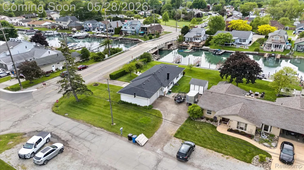 29886 Pointe Drive Gibraltar City, MI 48173