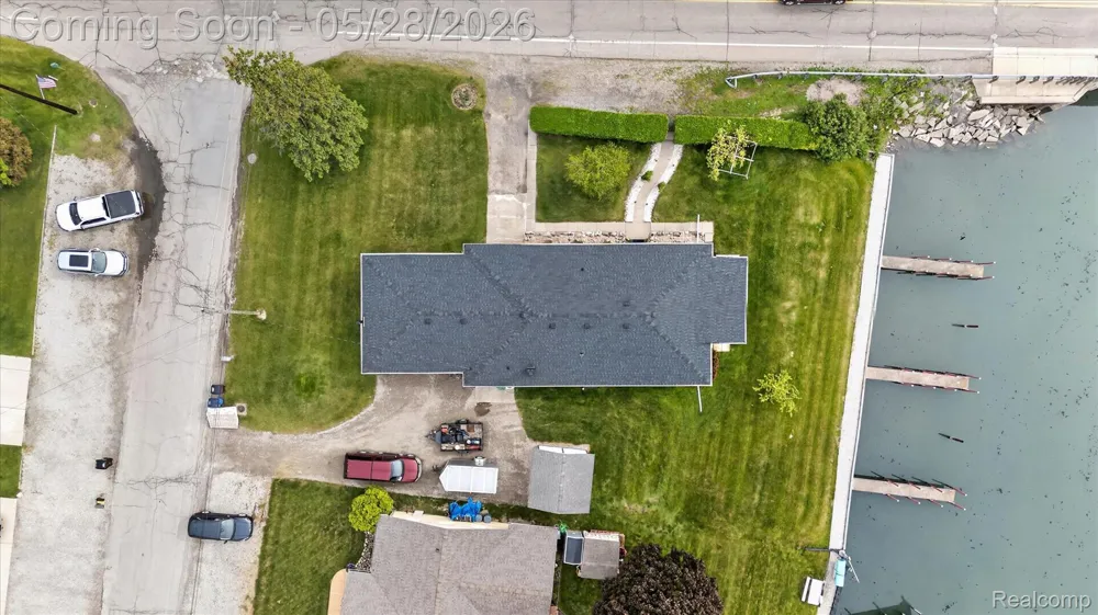 29886 Pointe Drive Gibraltar City, MI 48173