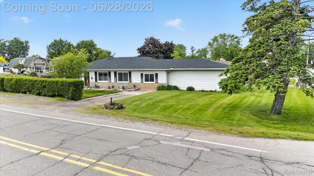 29886 Pointe Drive Gibraltar City, MI 48173