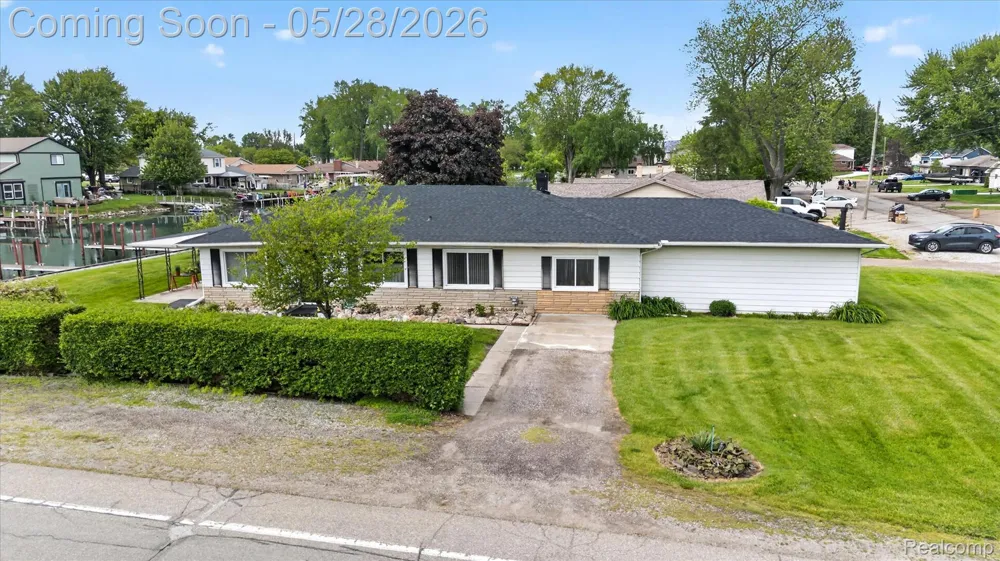 29886 Pointe Drive Gibraltar City, MI 48173