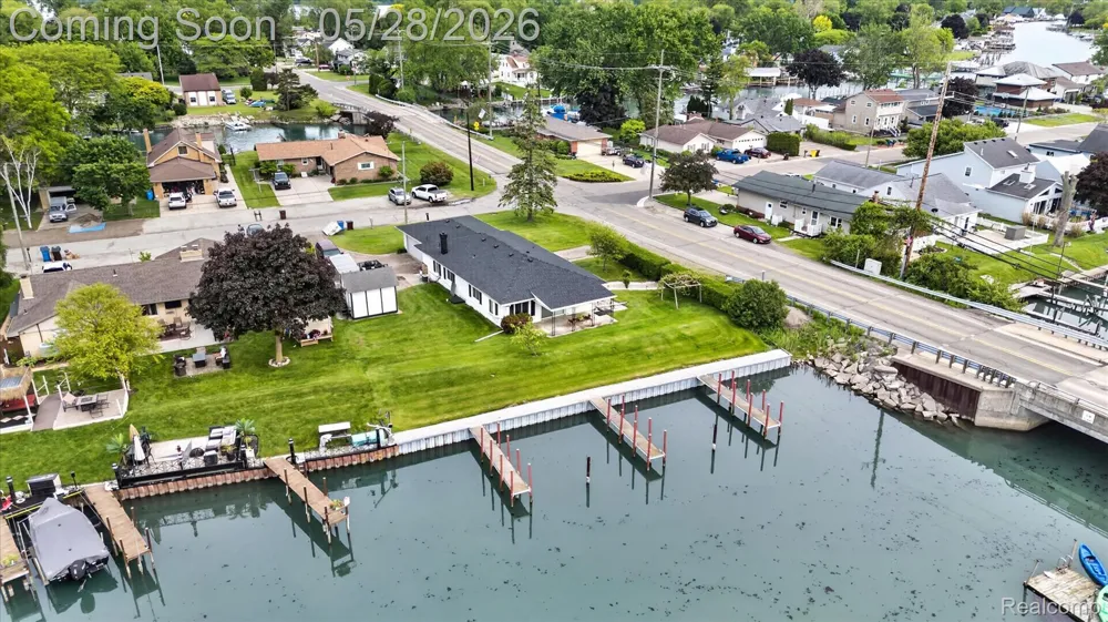 29886 Pointe Drive Gibraltar City, MI 48173
