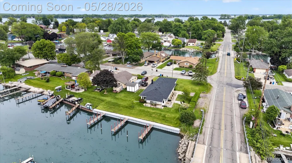 29886 Pointe Drive Gibraltar City, MI 48173