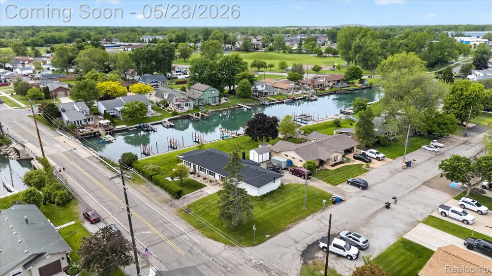 29886 Pointe Drive Gibraltar City, MI 48173