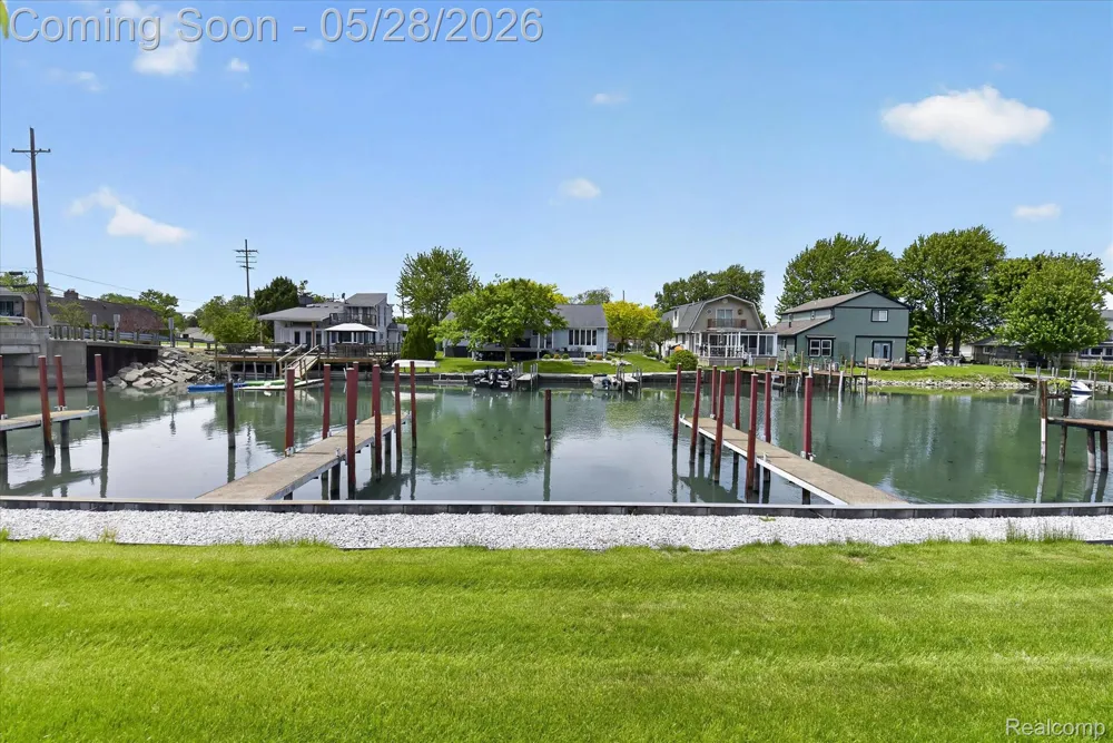 29886 Pointe Drive Gibraltar City, MI 48173