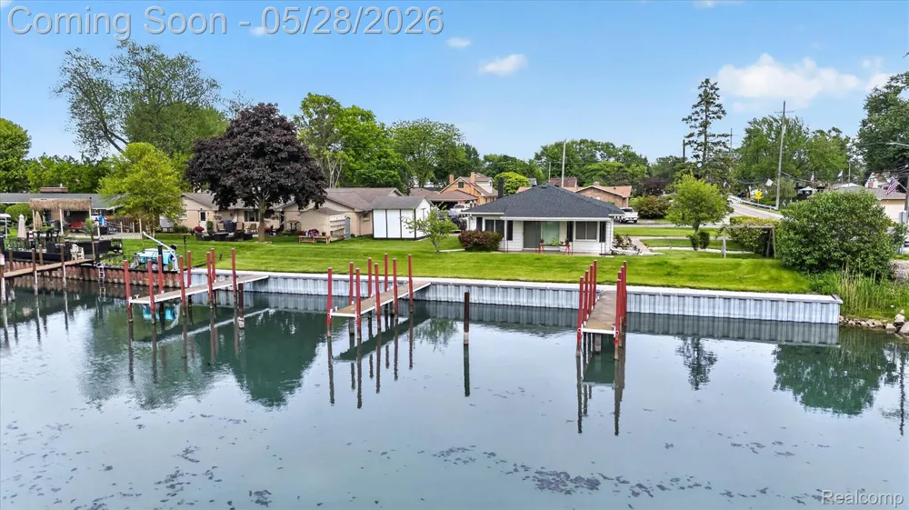 29886 Pointe Drive Gibraltar City, MI 48173