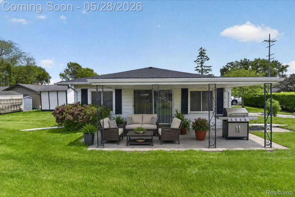 29886 Pointe Drive Gibraltar City, MI 48173