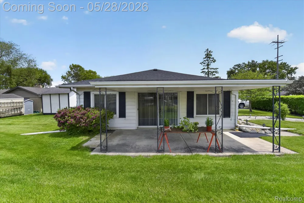 29886 Pointe Drive Gibraltar City, MI 48173