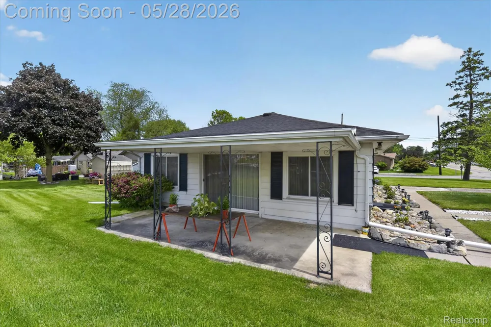 29886 Pointe Drive Gibraltar City, MI 48173