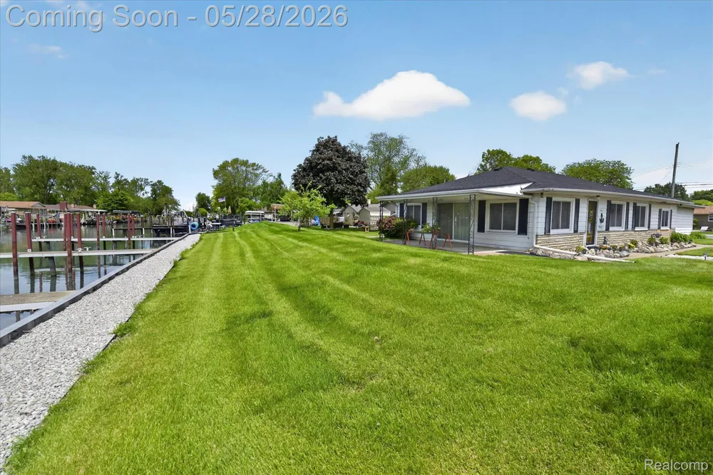 29886 Pointe Drive Gibraltar City, MI 48173