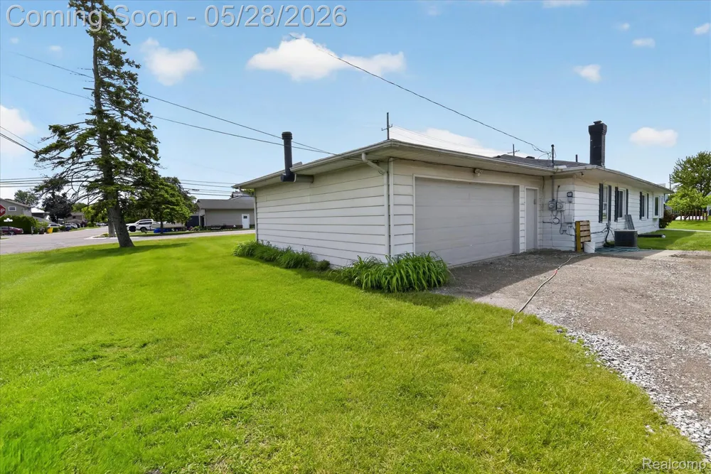 29886 Pointe Drive Gibraltar City, MI 48173