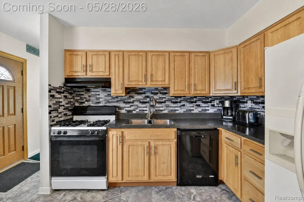 29886 Pointe Drive Gibraltar City, MI 48173