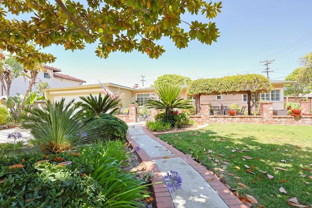 610 Country Club Coronado, CA 92118