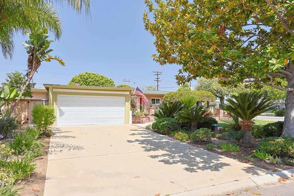 610 Country Club Coronado, CA 92118