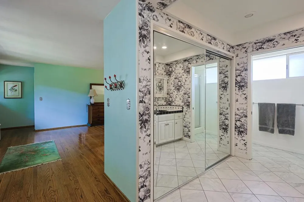 610 Country Club Coronado, CA 92118