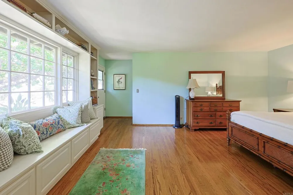 610 Country Club Coronado, CA 92118