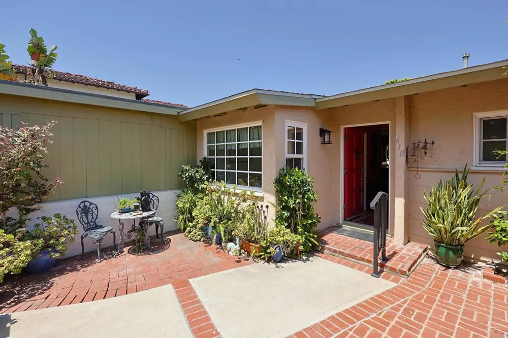 610 Country Club Coronado, CA 92118