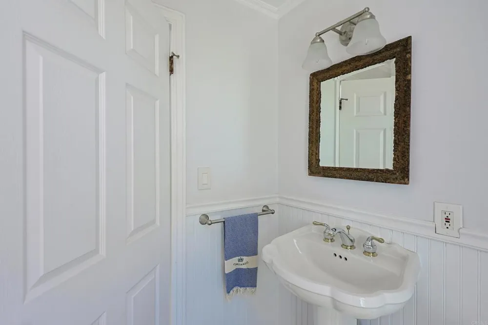 610 Country Club Coronado, CA 92118