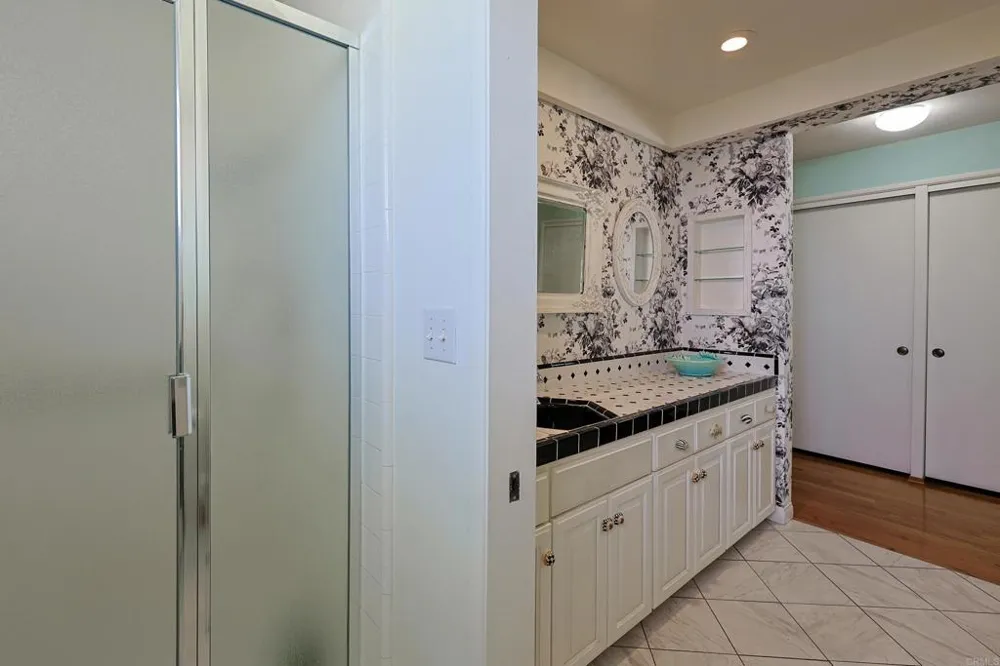 610 Country Club Coronado, CA 92118