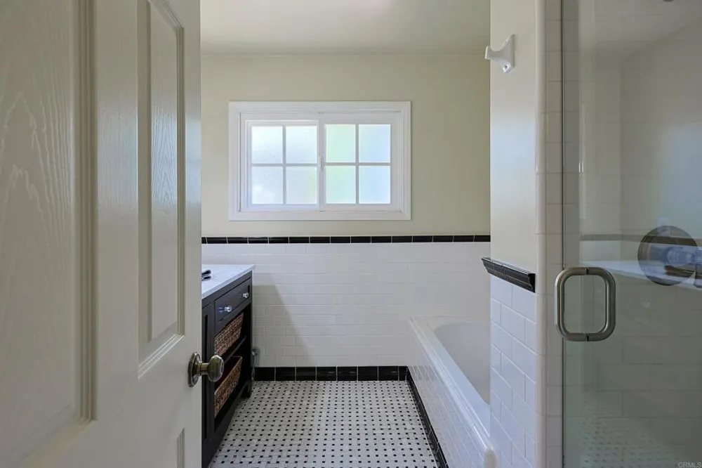 610 Country Club Coronado, CA 92118