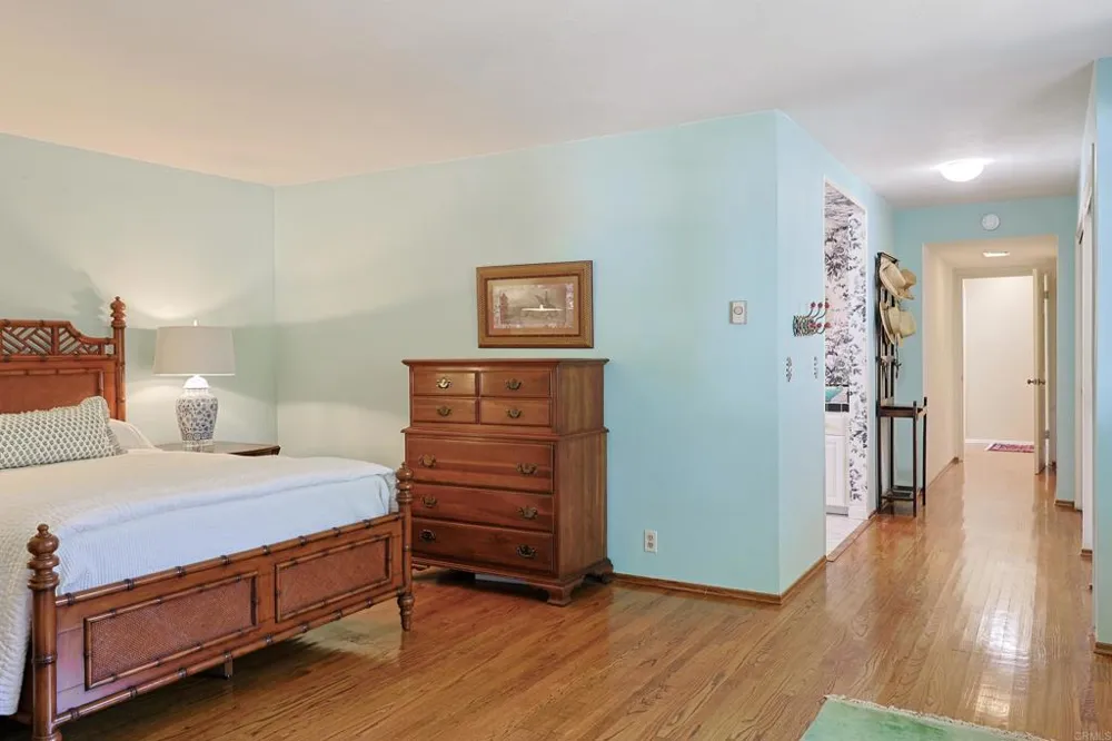 610 Country Club Coronado, CA 92118