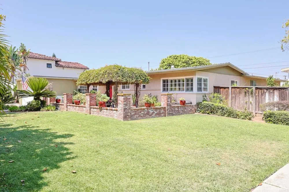 610 Country Club Coronado, CA 92118