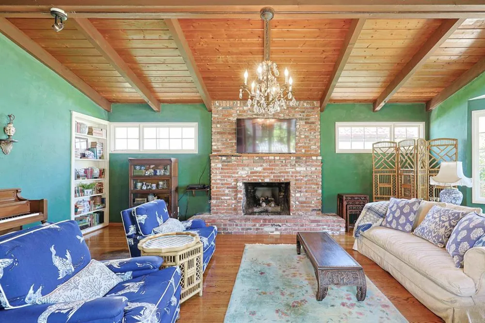 610 Country Club Coronado, CA 92118