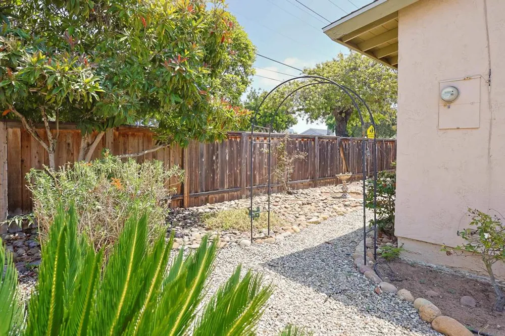 610 Country Club Coronado, CA 92118