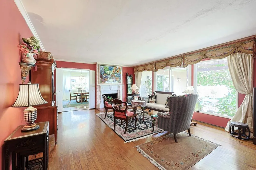 610 Country Club Coronado, CA 92118