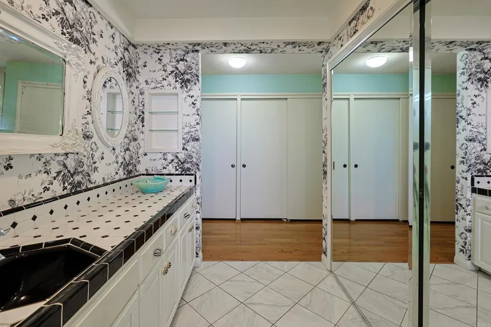 610 Country Club Coronado, CA 92118