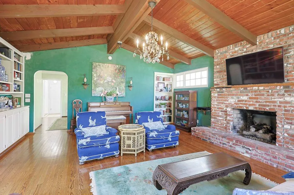 610 Country Club Coronado, CA 92118