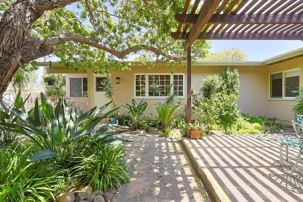 610 Country Club Coronado, CA 92118
