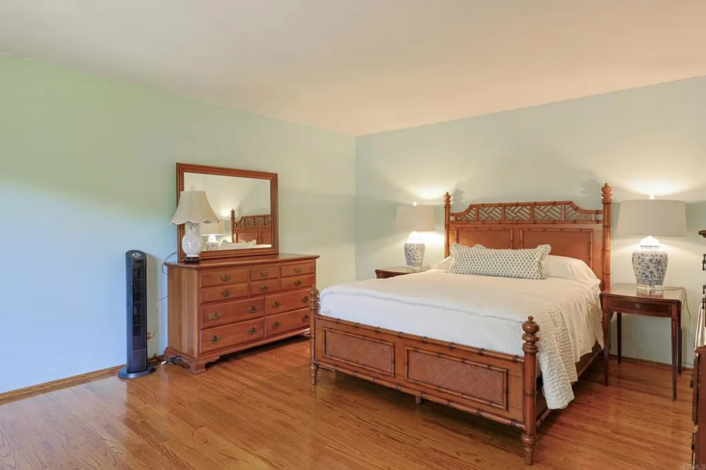 610 Country Club Coronado, CA 92118