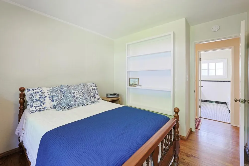 610 Country Club Coronado, CA 92118