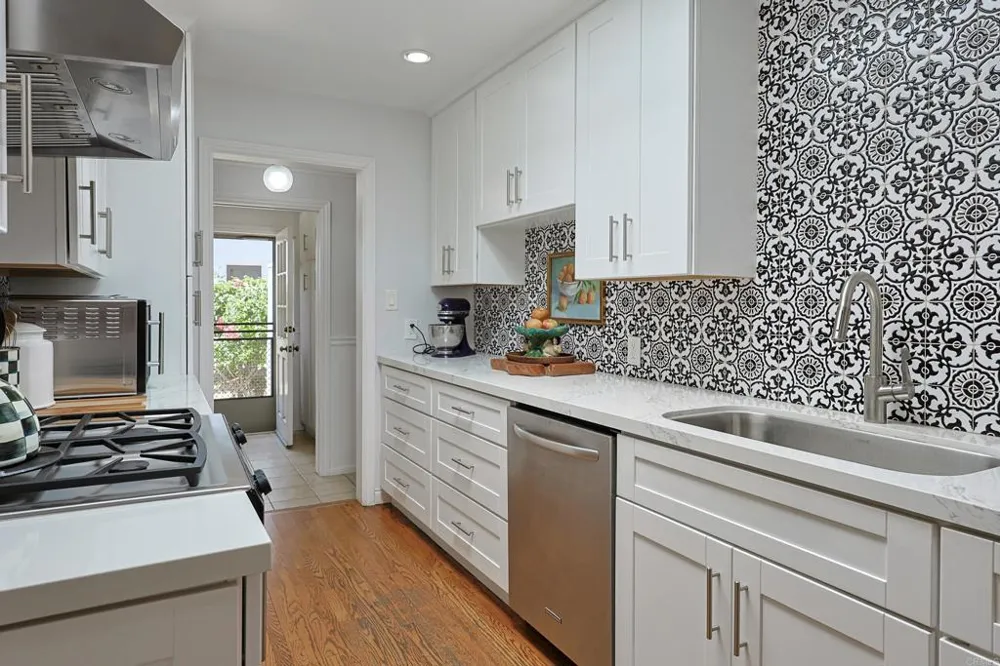 610 Country Club Coronado, CA 92118