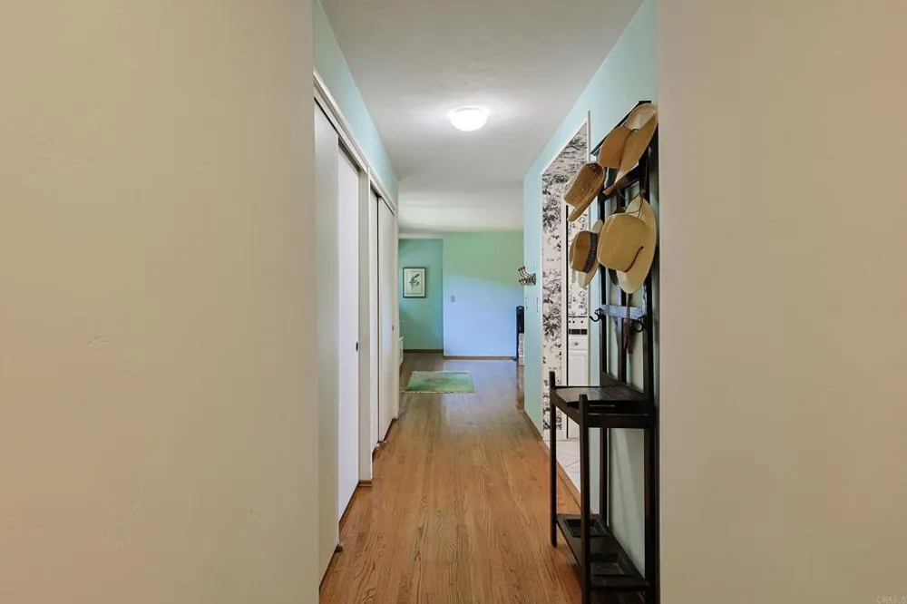 610 Country Club Coronado, CA 92118