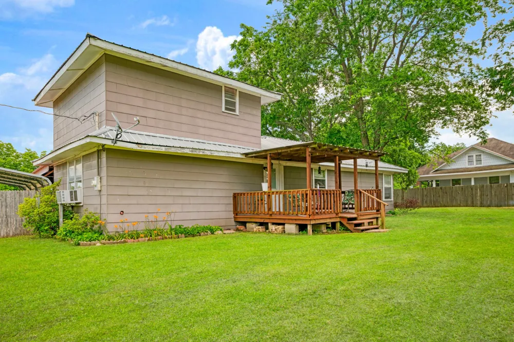 330 Young Street Blossom, TX 75416