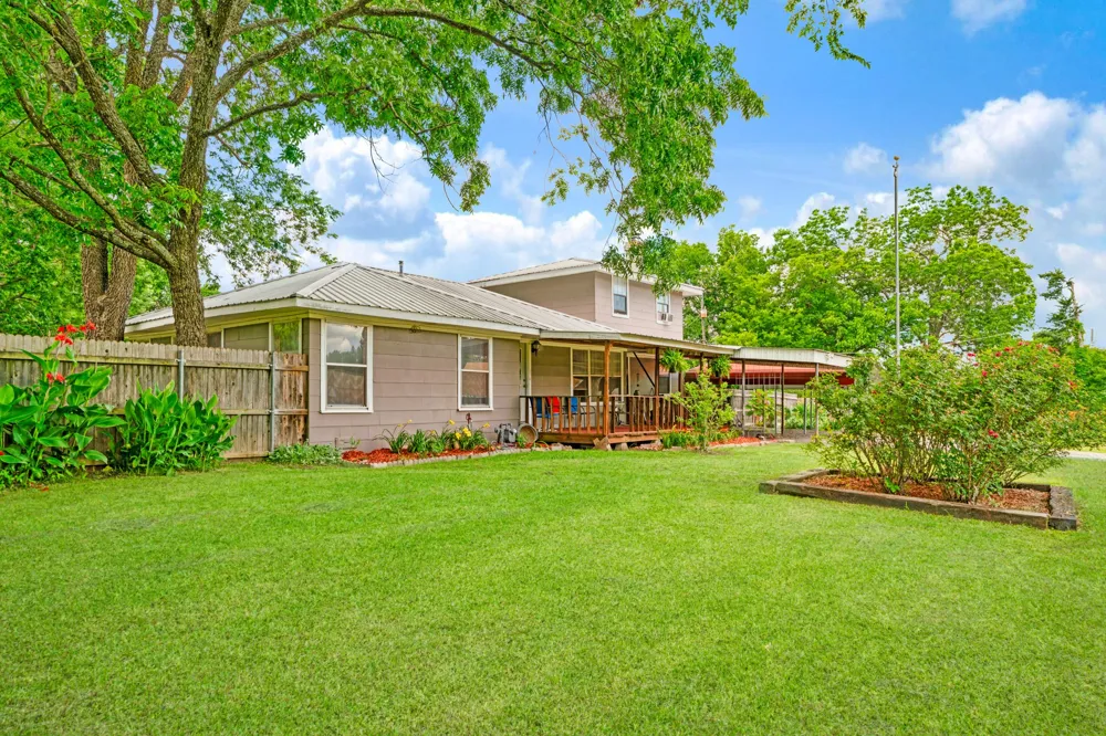 330 Young Street Blossom, TX 75416