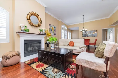 610 S Wilton Place #402