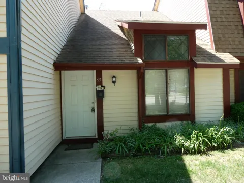 83 CHELSEA CIRCLE #D151
