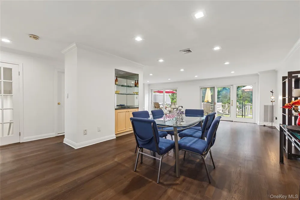 83 Foxwood Drive Jericho, NY 11753