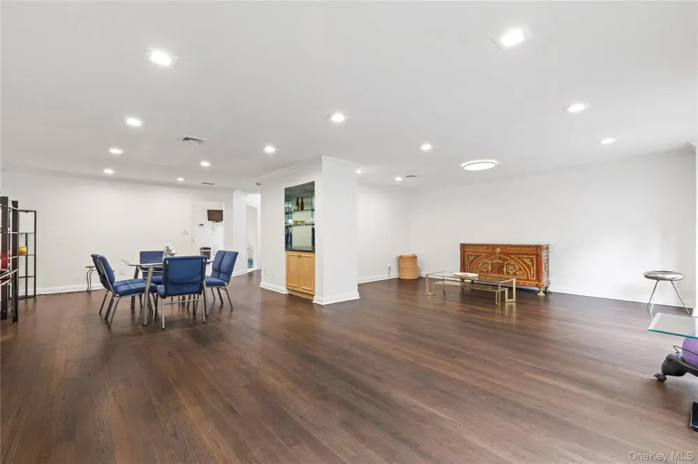 83 Foxwood Drive Jericho, NY 11753
