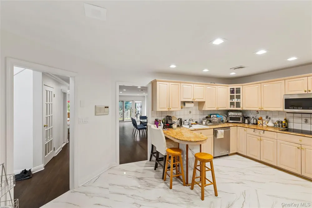 83 Foxwood Drive Jericho, NY 11753
