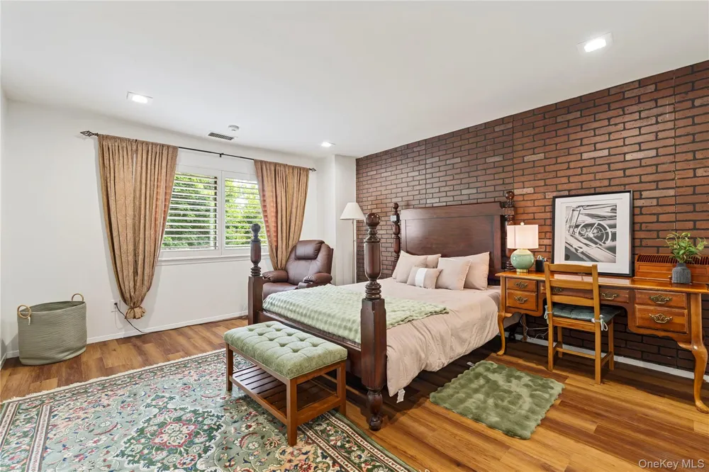 83 Foxwood Drive Jericho, NY 11753
