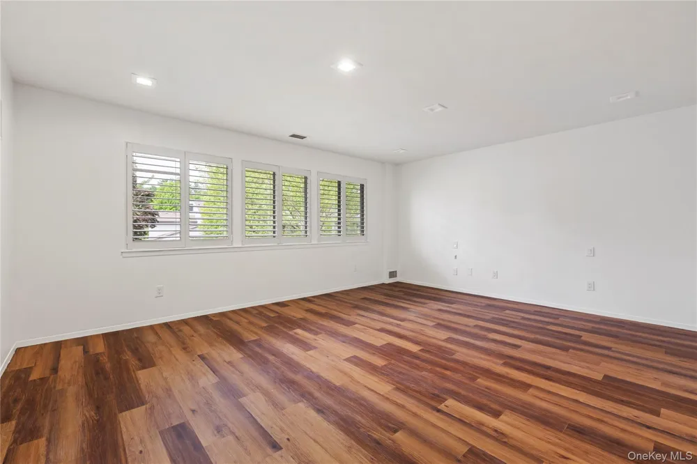 83 Foxwood Drive Jericho, NY 11753